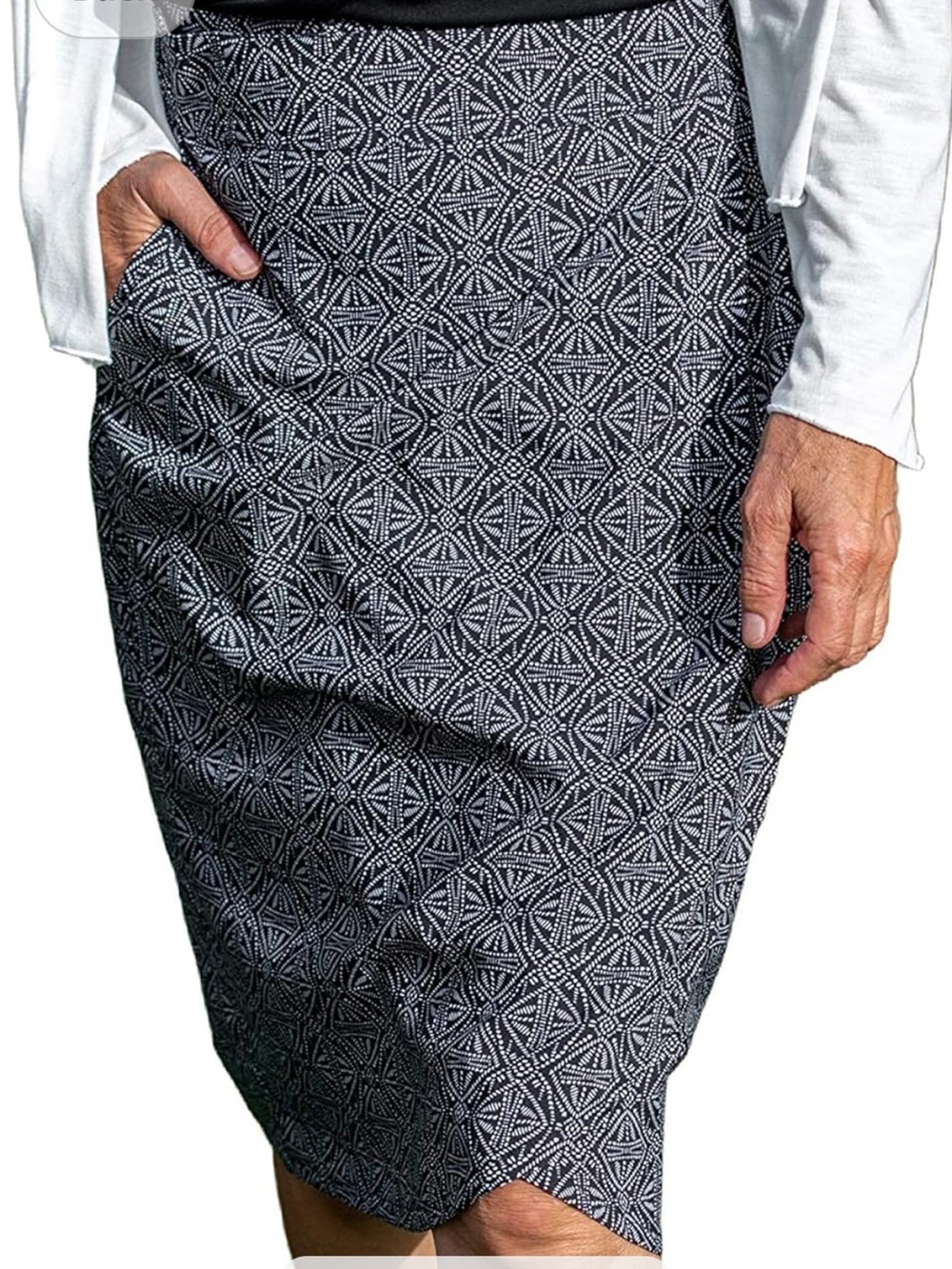 Rip Skirt in "Black Pearl" size XL, Length 3
EUC